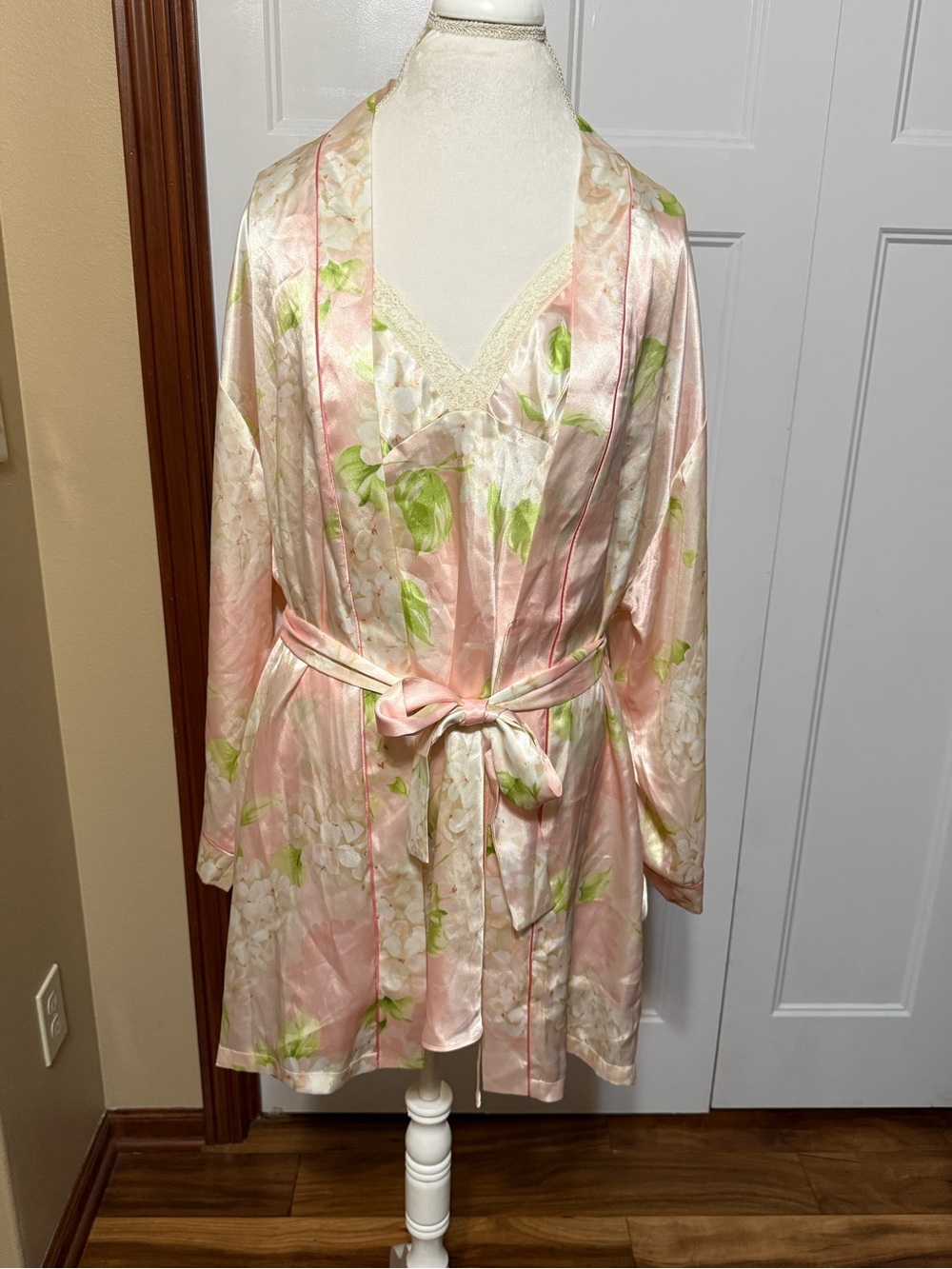 Oscar de la Renta Pink Label Women's Satin Floral Robe XL & Night Gown L Set
